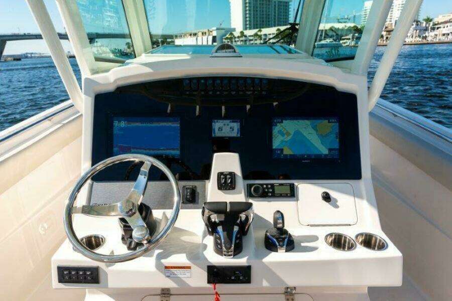 2025 Sailfish 312 Center Console
