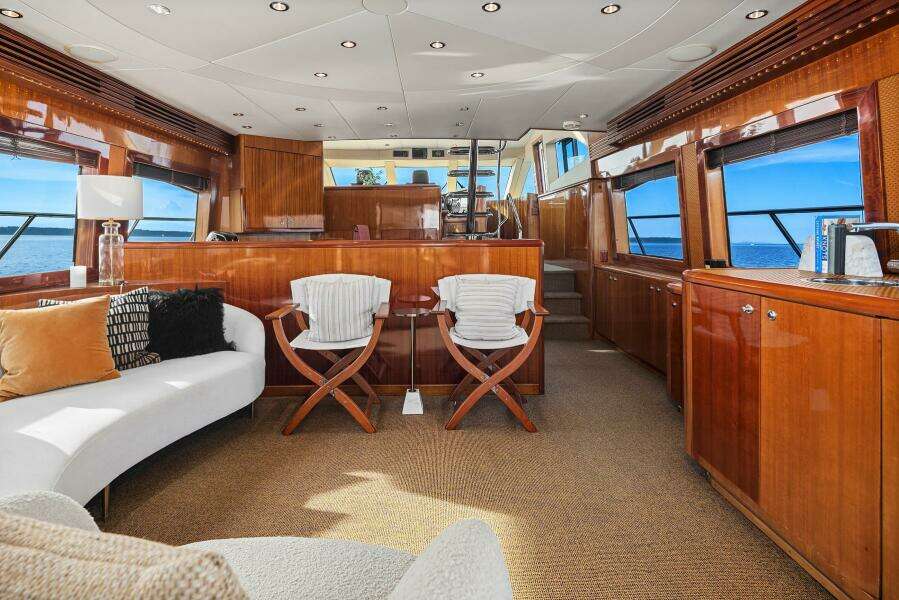 2001 Hatteras Cockpit Motoryacht
