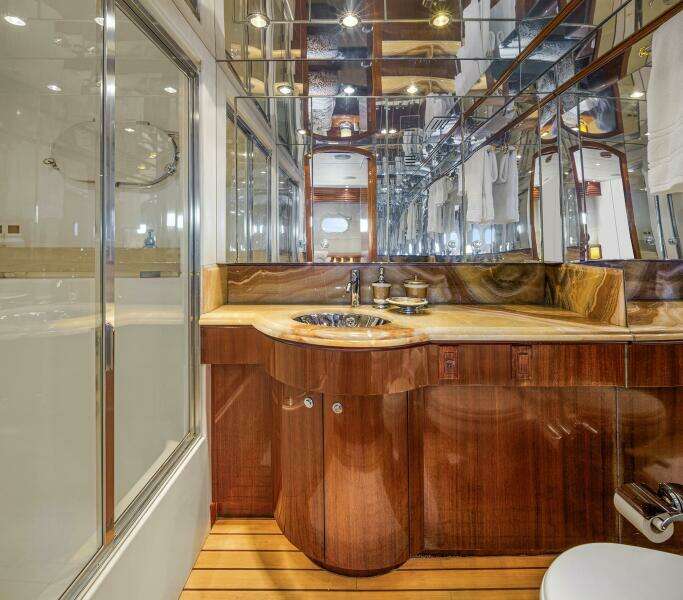 2001 Hatteras Cockpit Motoryacht