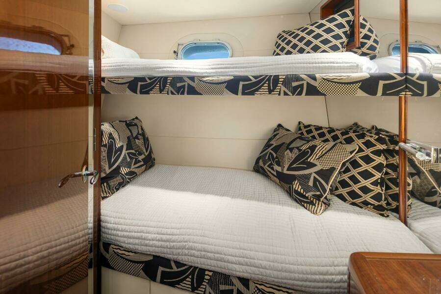 2001 Hatteras Cockpit Motoryacht