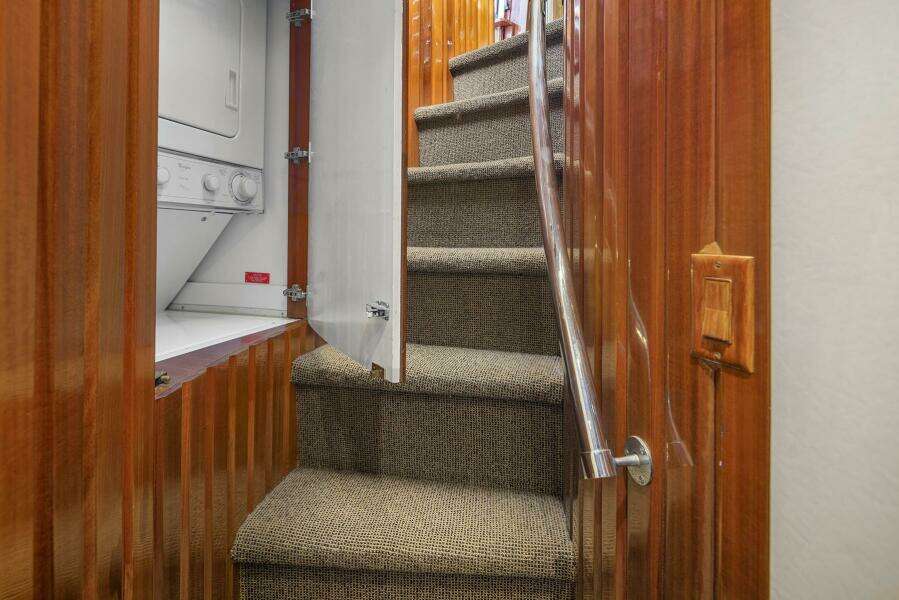 2001 Hatteras Cockpit Motoryacht