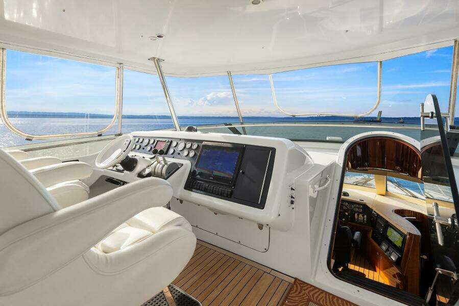 2001 Hatteras Cockpit Motoryacht
