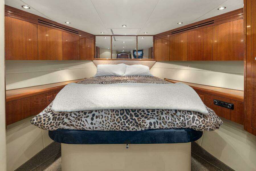 2001 Hatteras Cockpit Motoryacht