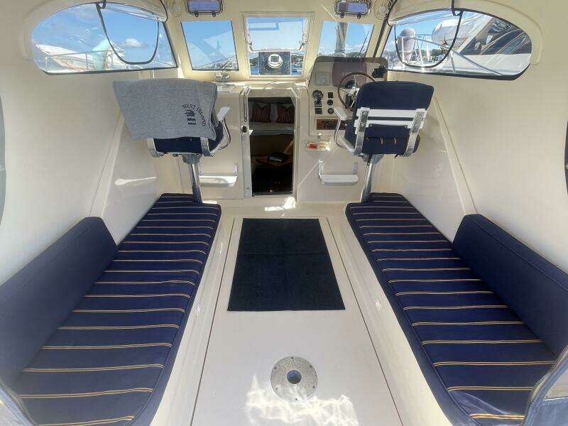 2005 Mainship 30 Pilot II