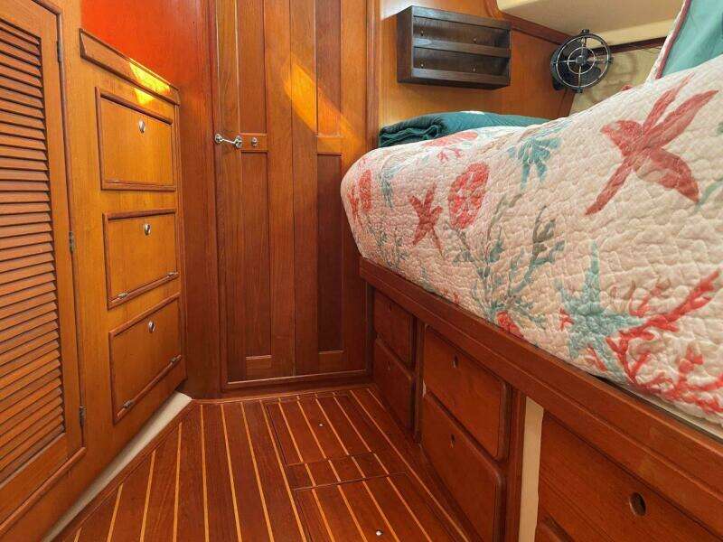 1995 Island Packet 40