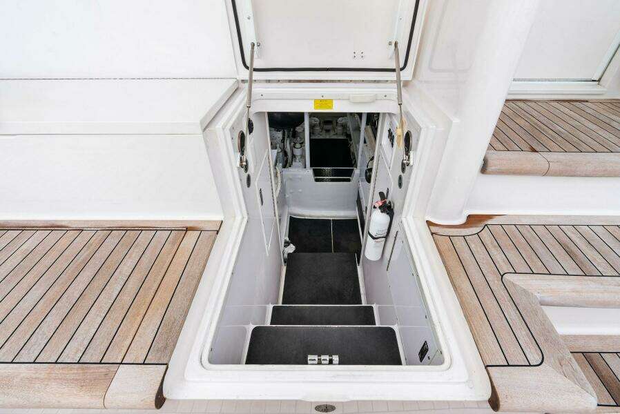 2006 Viking 61 Convertible KNOT ON CALL