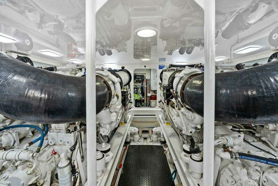 2006 Viking 61 Convertible KNOT ON CALL