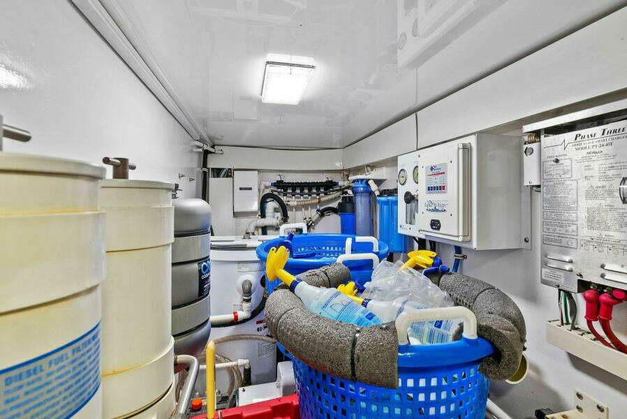 2006 Viking 61 Convertible KNOT ON CALL