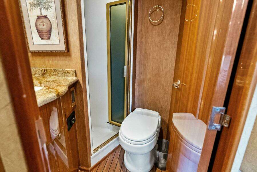 2006 Viking 61 Convertible KNOT ON CALL