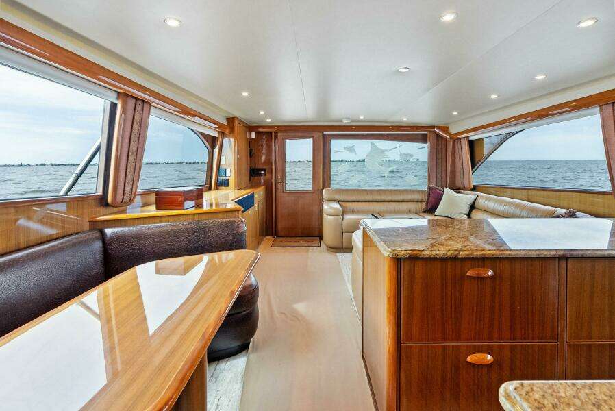 2006 Viking 61 Convertible KNOT ON CALL Salon 