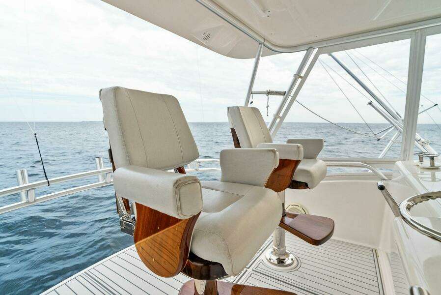 2006 Viking 61 Convertible KNOT ON CALL Helm