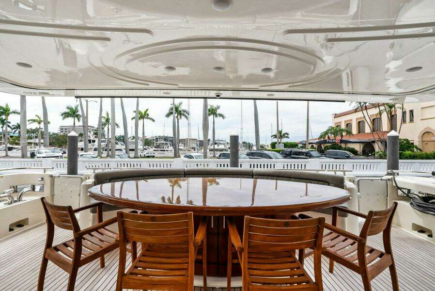2004 Ferretti 94 Motor Yacht