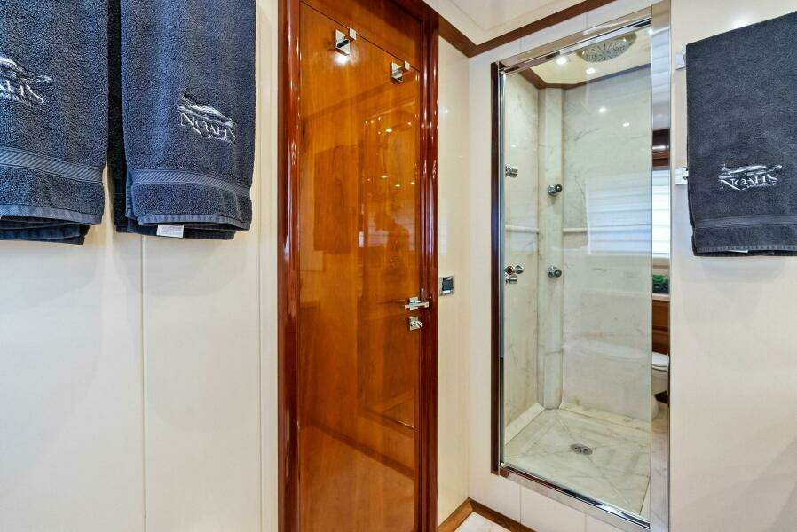 2004 Ferretti 94 Motor Yacht