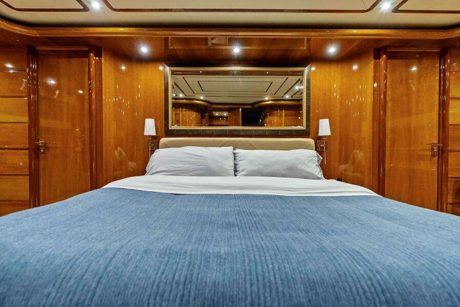 2004 Ferretti 94 Motor Yacht
