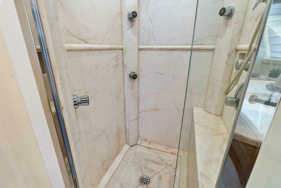 2004 Ferretti 94 Motor Yacht