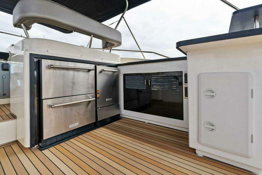 2004 Ferretti 94 Motor Yacht