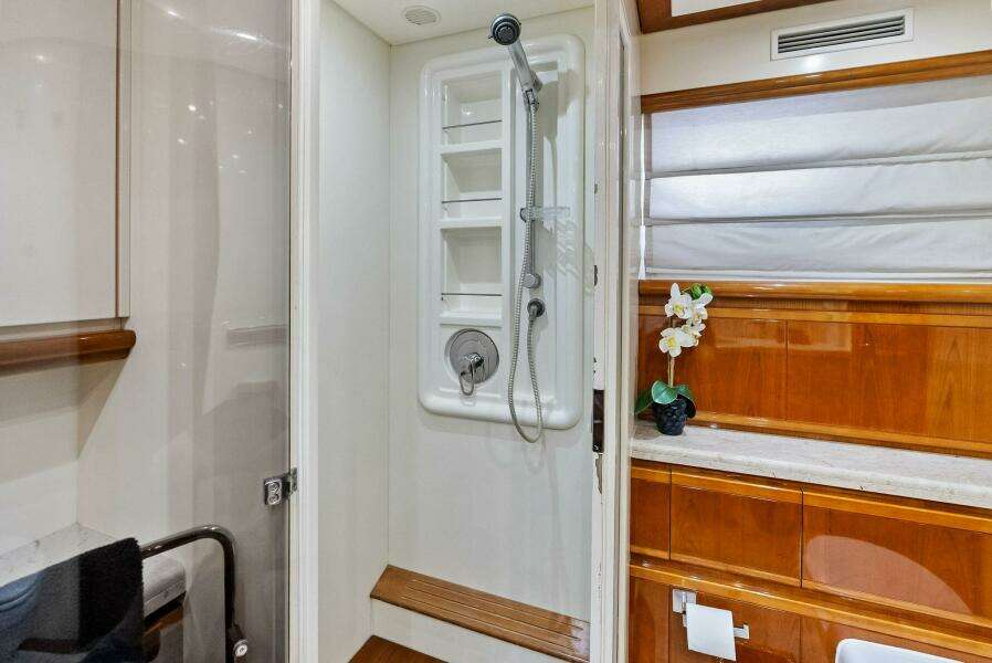 2004 Ferretti 94 Motor Yacht