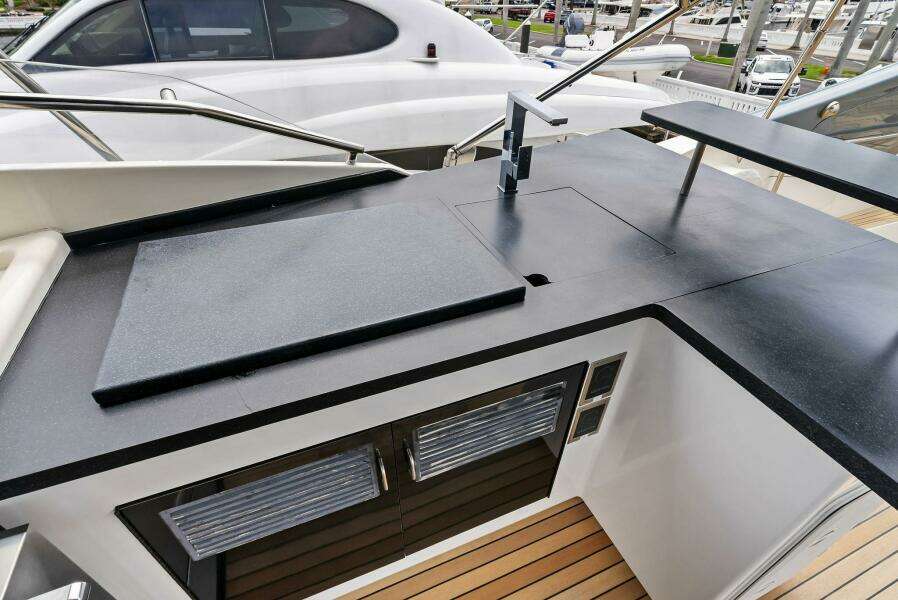 2004 Ferretti 94 Motor Yacht