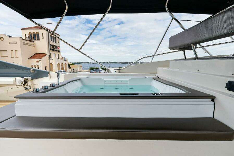 2004 Ferretti 94 Motor Yacht