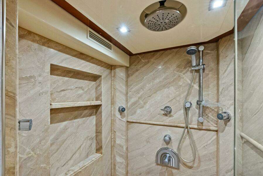 2004 Ferretti 94 Motor Yacht