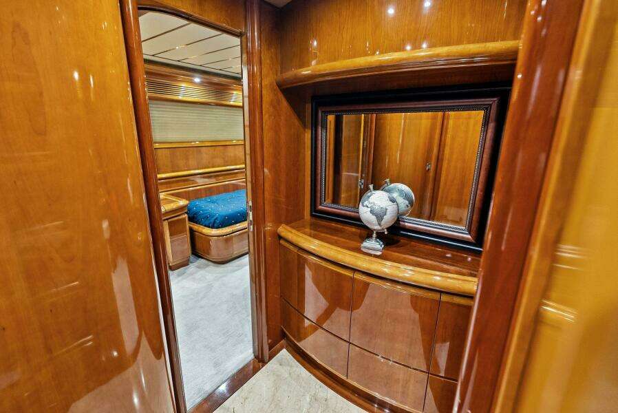 2004 Ferretti 94 Motor Yacht