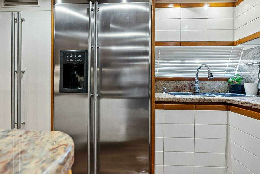 2004 Ferretti 94 Motor Yacht