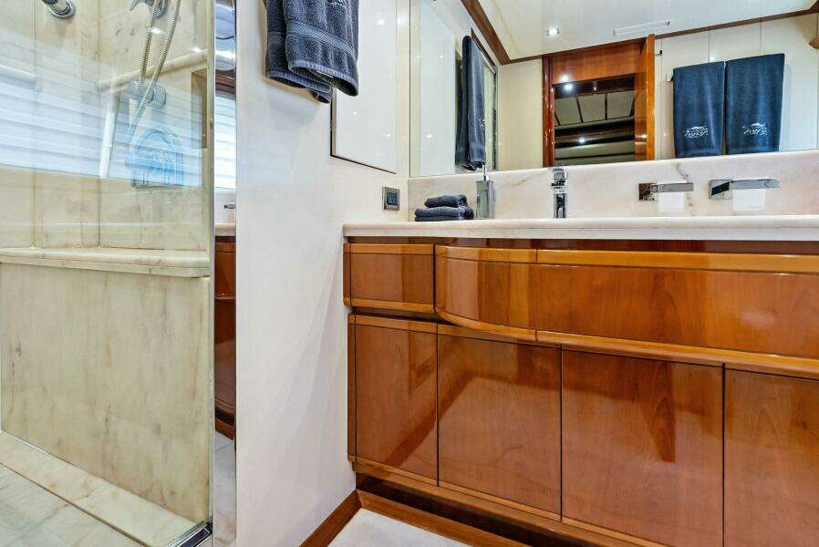 2004 Ferretti 94 Motor Yacht