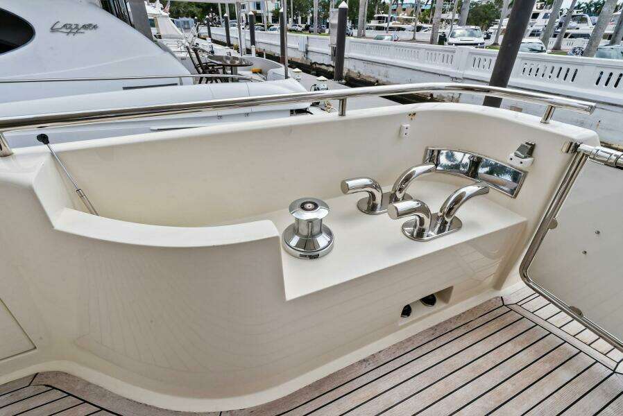 2004 Ferretti 94 Motor Yacht