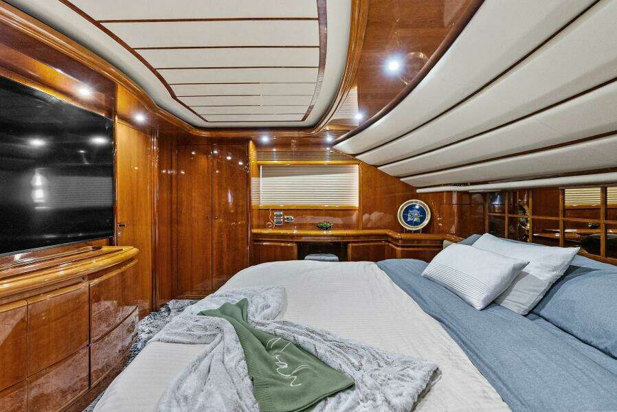 2004 Ferretti 94 Motor Yacht
