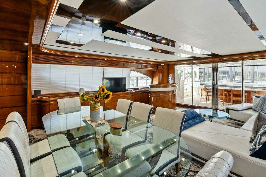 2004 Ferretti 94 Motor Yacht