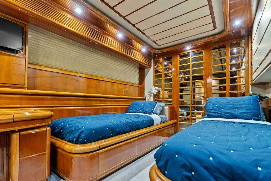 2004 Ferretti 94 Motor Yacht