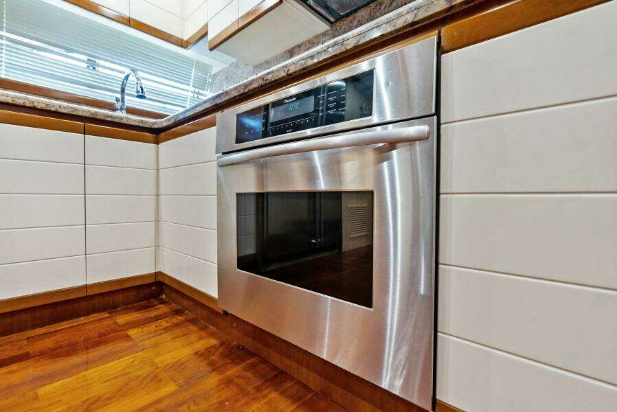 2004 Ferretti 94 Motor Yacht