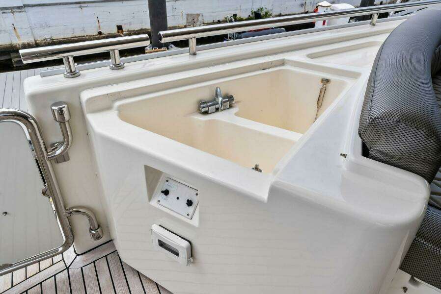 2004 Ferretti 94 Motor Yacht