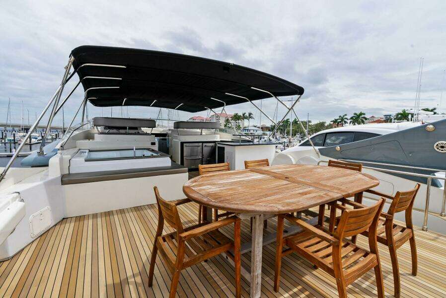 2004 Ferretti 94 Motor Yacht