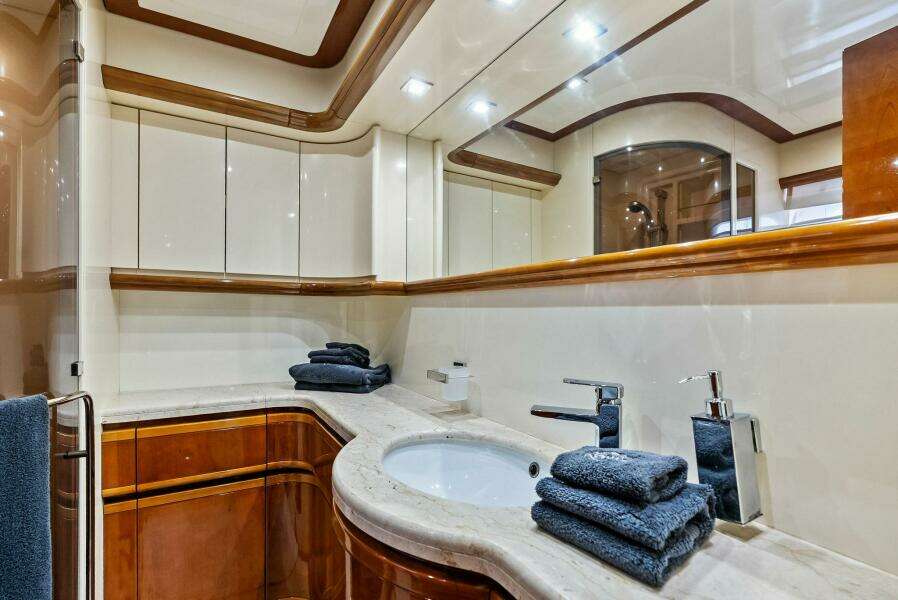 2004 Ferretti 94 Motor Yacht