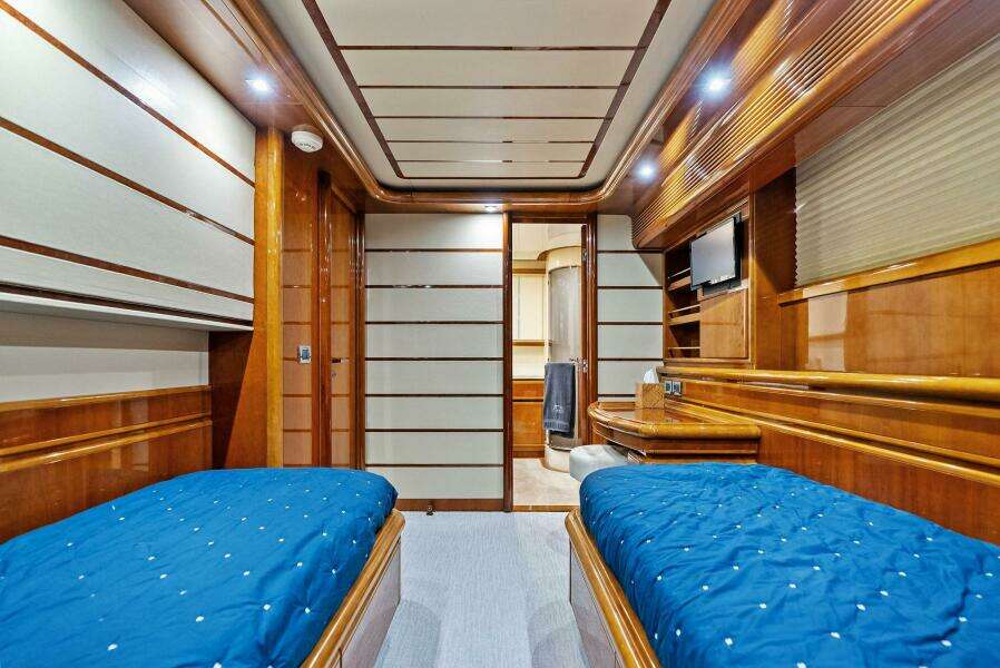 2004 Ferretti 94 Motor Yacht