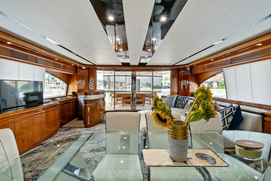 2004 Ferretti 94 Motor Yacht