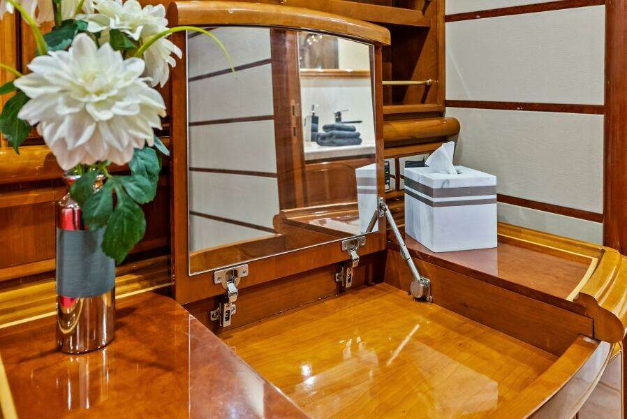 2004 Ferretti 94 Motor Yacht