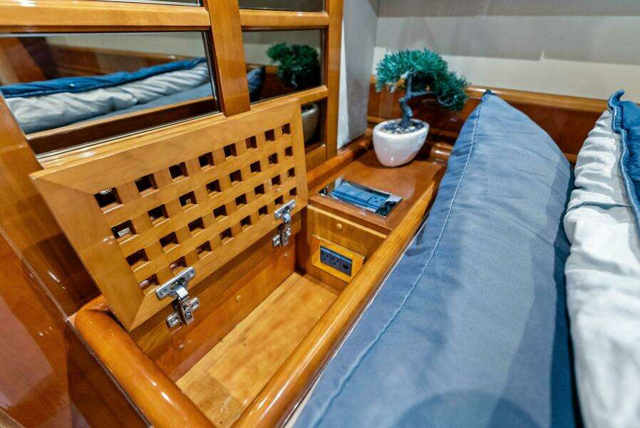 2004 Ferretti 94 Motor Yacht