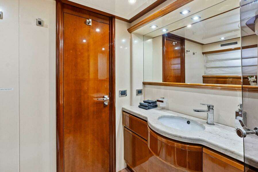 2004 Ferretti 94 Motor Yacht
