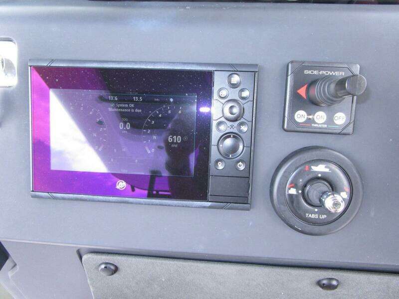 Mercury Vessel View, Thruster, Tabs