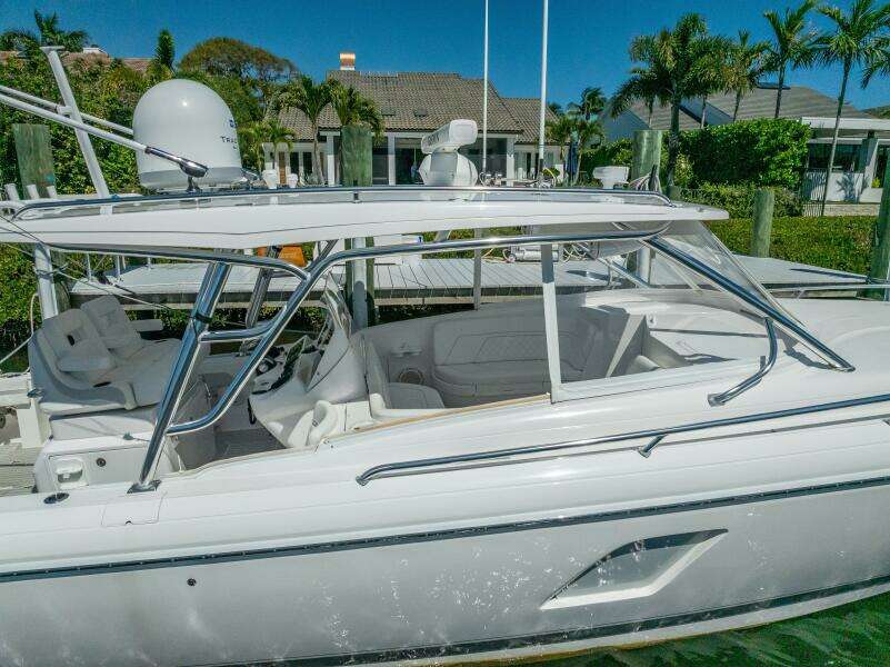 2020 Intrepid 407 Cuddy