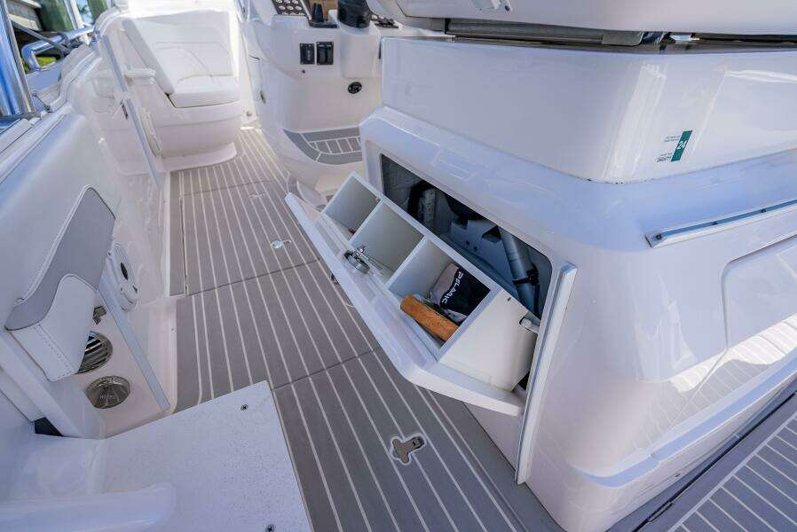 2020 Intrepid 407 Cuddy