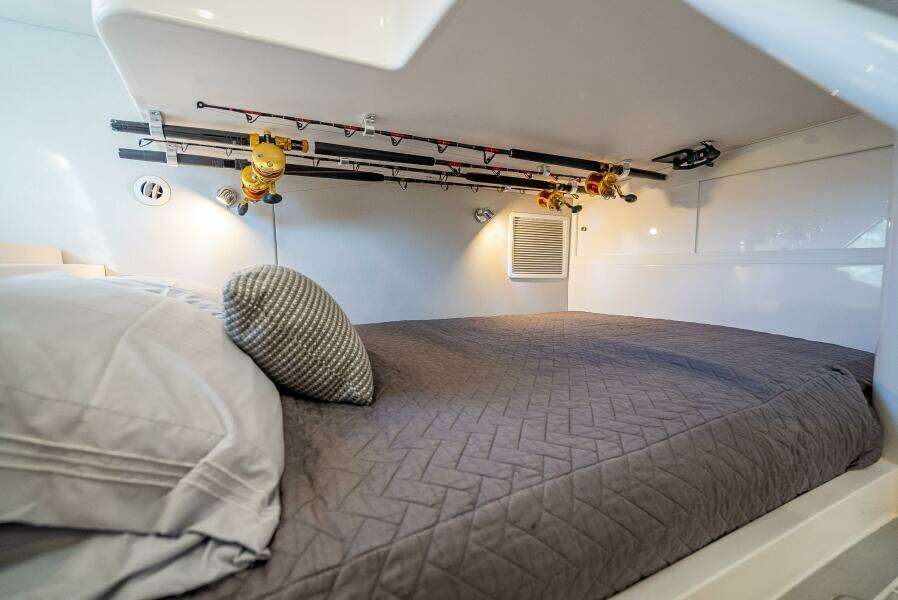 2020 Intrepid 407 Cuddy