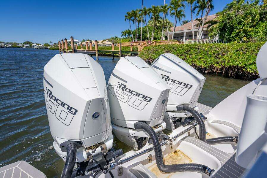 2020 Intrepid 407 Cuddy