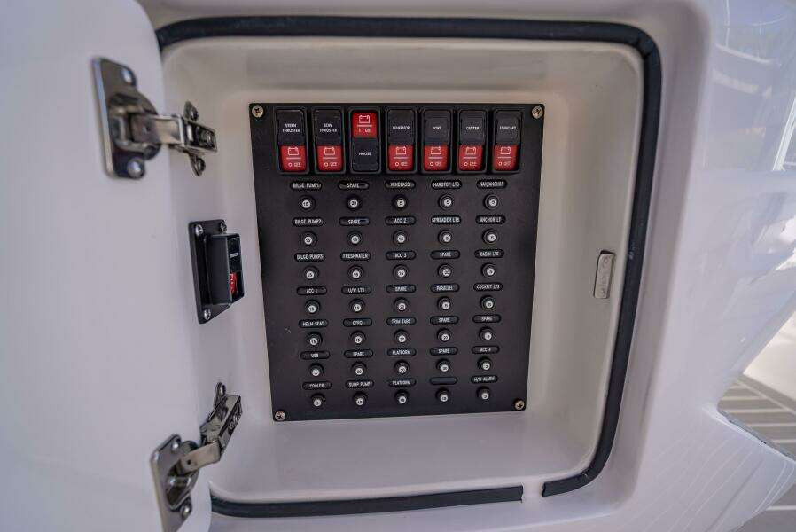 2020 Intrepid 407 Cuddy