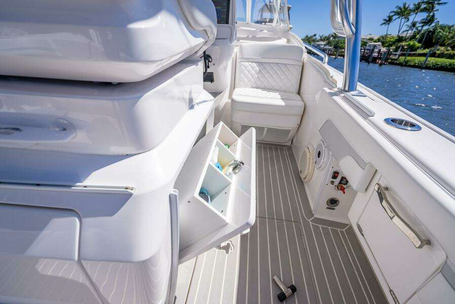 2020 Intrepid 407 Cuddy