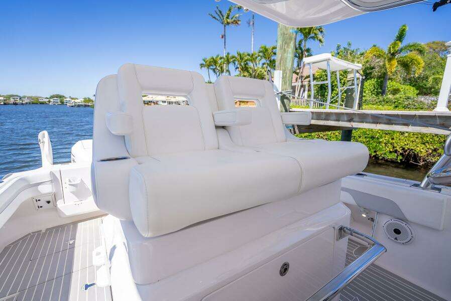 2020 Intrepid 407 Cuddy