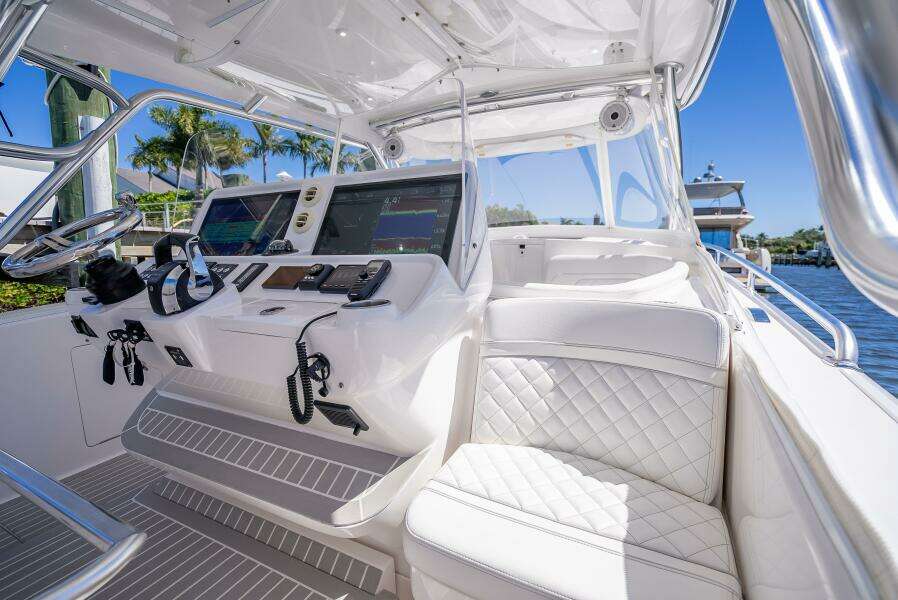 2020 Intrepid 407 Cuddy