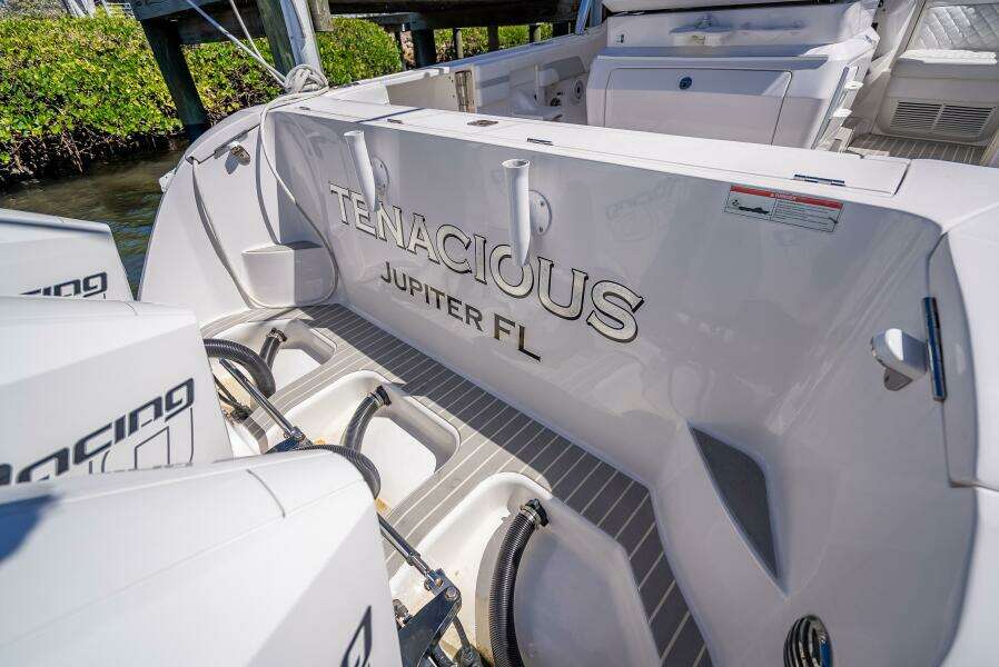 2020 Intrepid 407 Cuddy